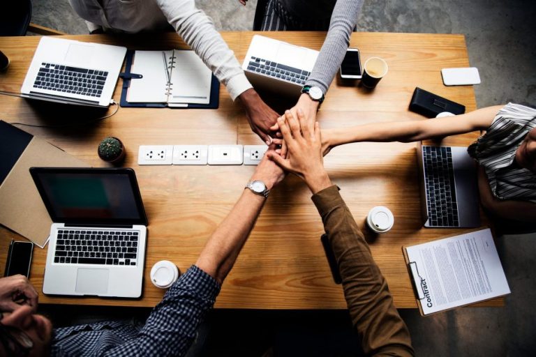 Home Verschillende bureaus ontwerp met hoogte verstelbare opties voor ergonomische werkplekken