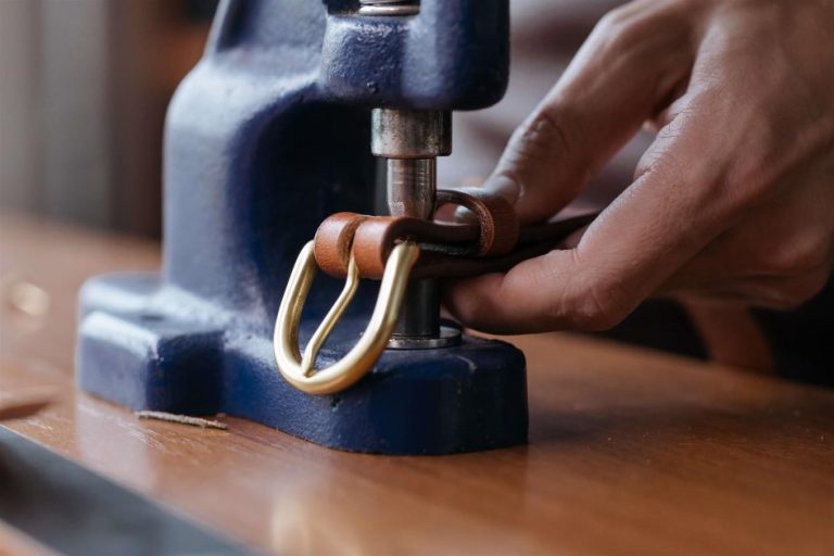 Home Professionele gespen voor leerwerk: diverse modellen goede gespen voor tassen en riemen